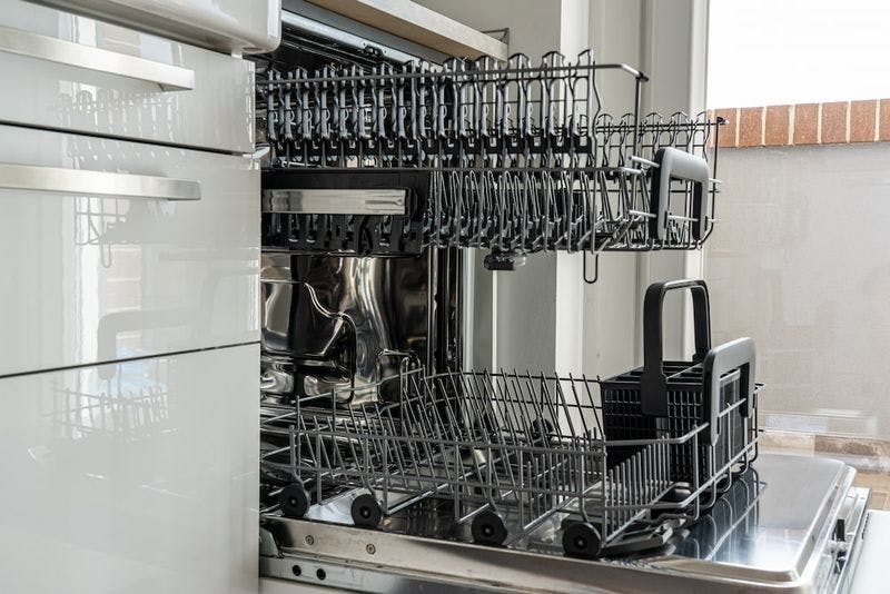 open and empty dish washer