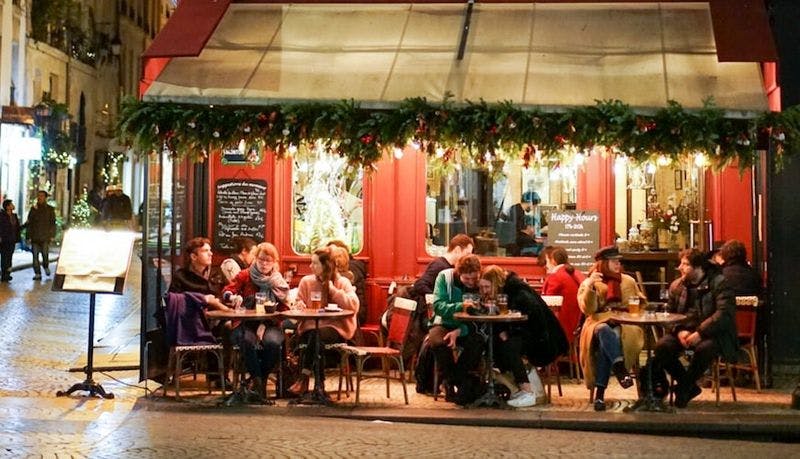 outdoor diners at a paris restaurant